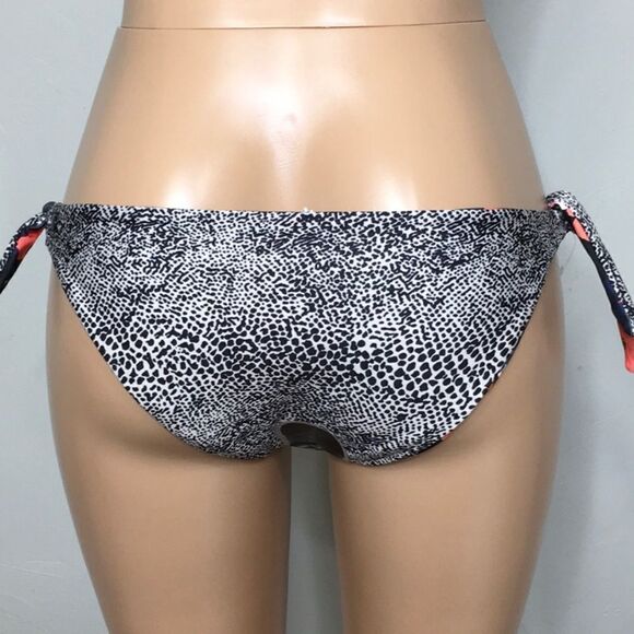 New. Volcom reversible side tie bikini. - Picture 9 of 10